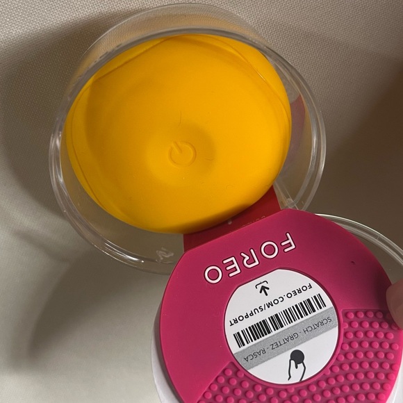 FOREO LUNA Play Mini Facial Cleanser - Picture 2 of 3